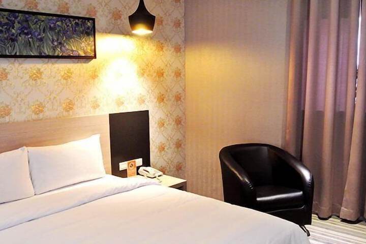 Room 12 of 38