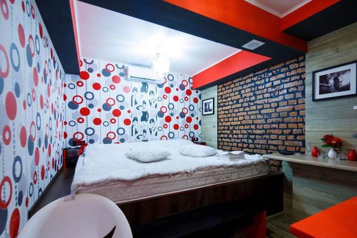 Room 9 of 13