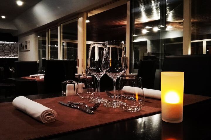 Dining 30 of 39