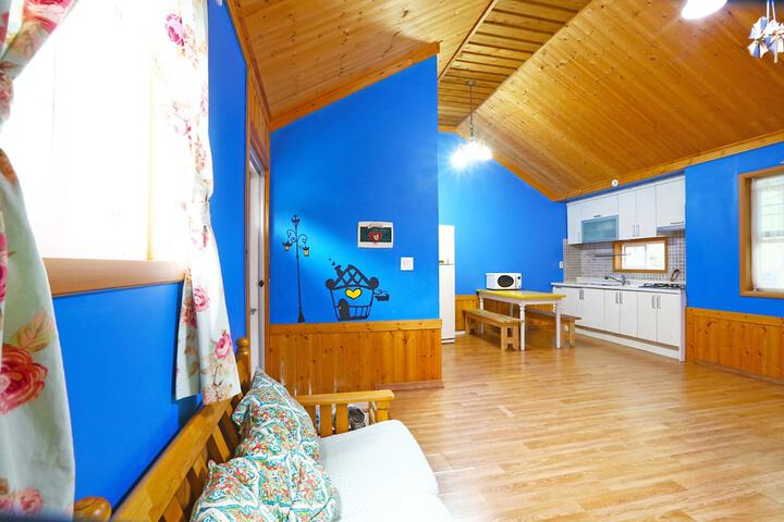 Room 4 of 111