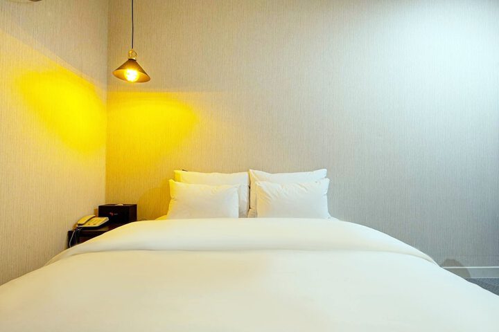 Room 15 of 28