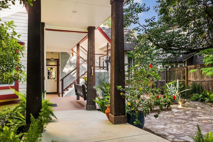 Hotel Exterior 31 of 34