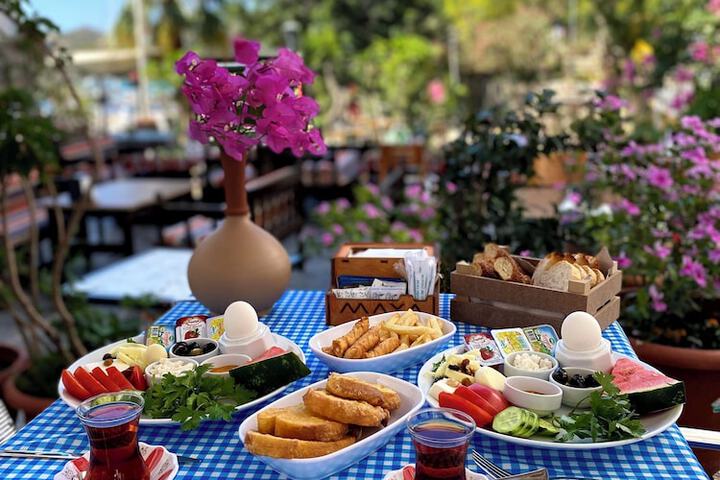Breakfast/Coffee Service 64 of 83