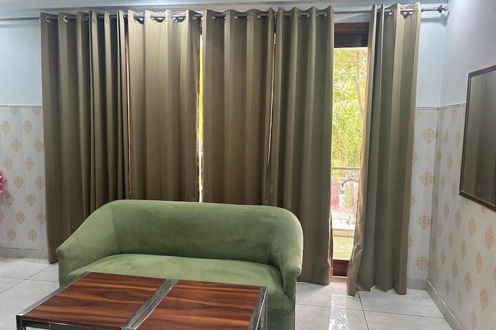 Room 5 of 28