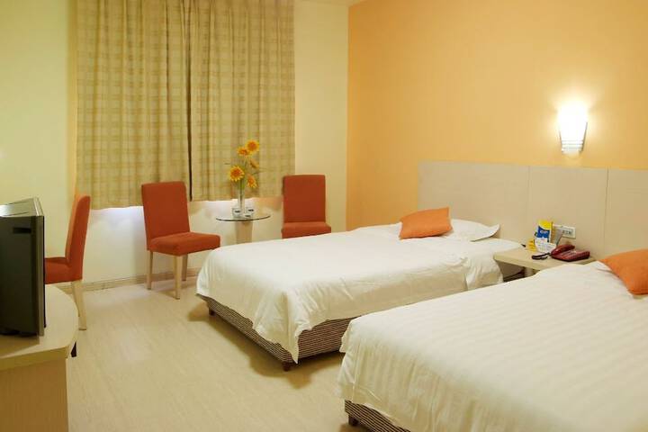 Room 7 of 10
