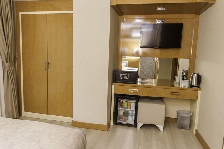 Room 5 of 30