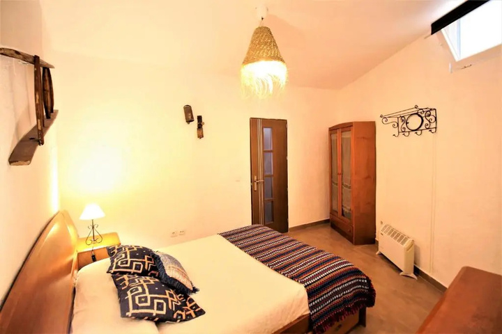 Room 4 of 19