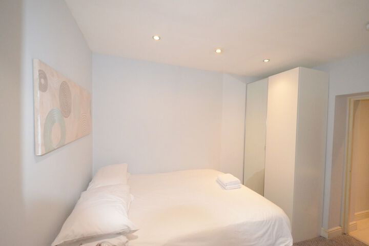 Room 48 of 371
