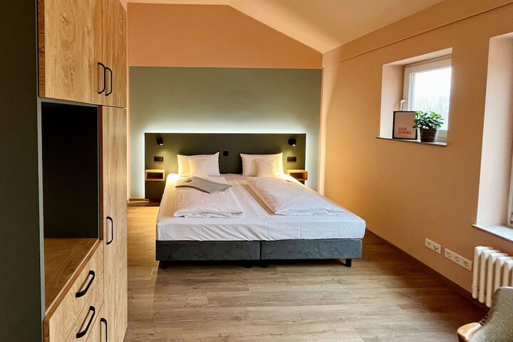 Room 4 of 24