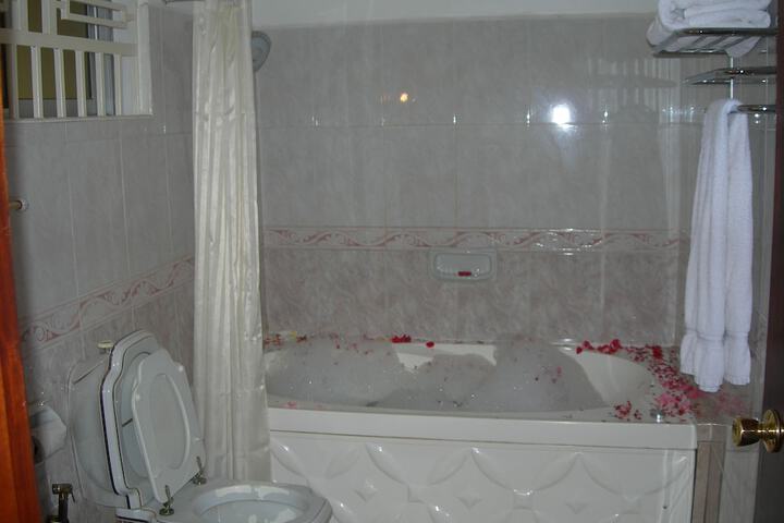 Room 8 of 27
