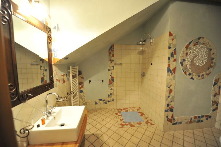 Room 42 of 98