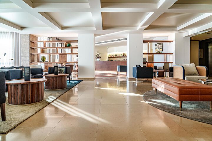 Lounge 60 of 72