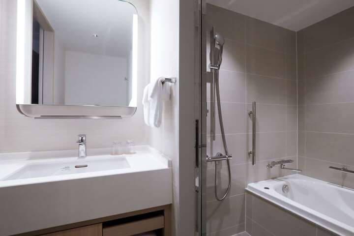 Room 107 of 160