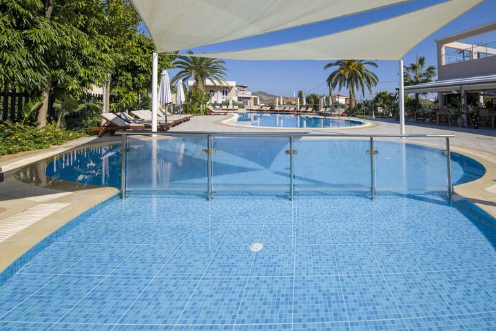 Hotel with Pool