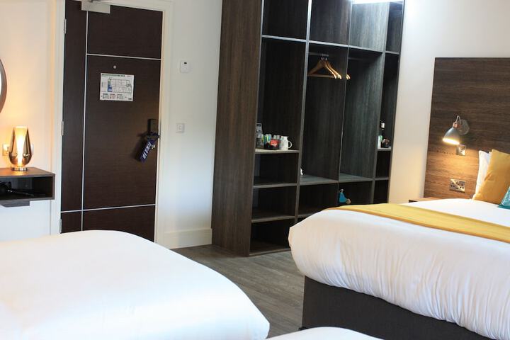 Room 9 of 35