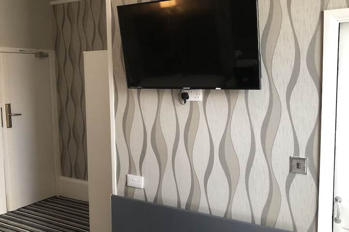 Room 6 of 37