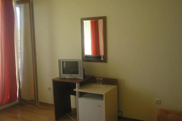 Room 4 of 11