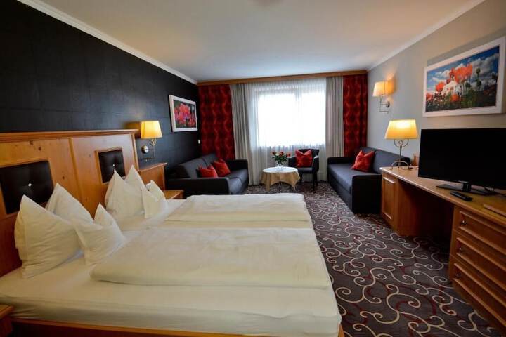 Room 4 of 12