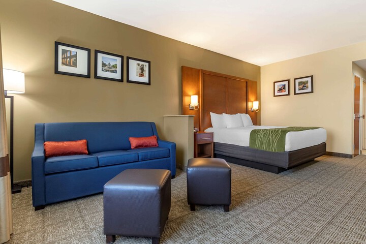 1 King Bed (2 of 12)