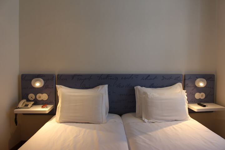 Room 7 of 61