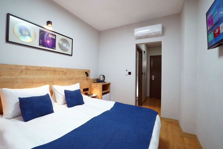 Room 13 of 39
