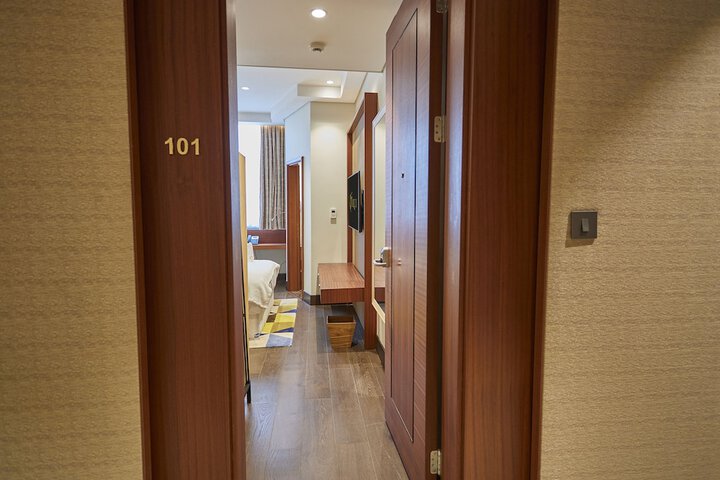 Room 14 of 103