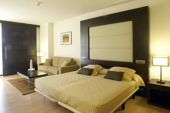 Room 9 of 18