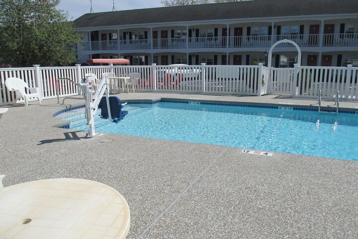 Pool 22 of 50