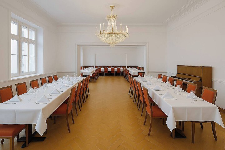 Ballroom/Hall 28 of 29