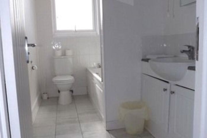 Room 4 of 17