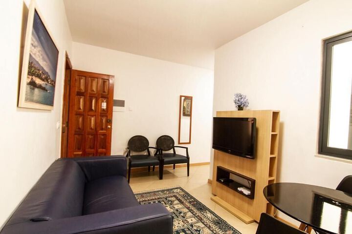 Room 6 of 19