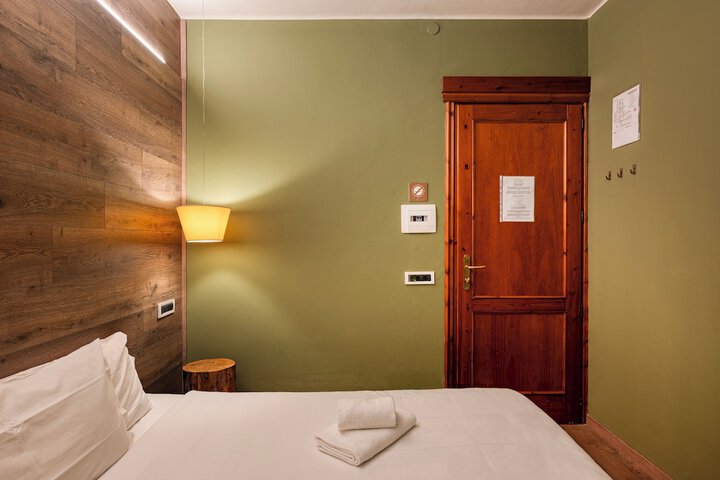 Room 9 of 112