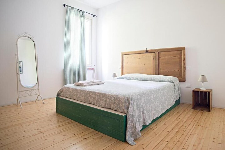 Room 9 of 63
