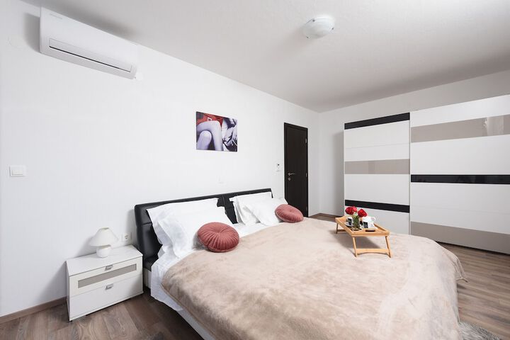 Room 10 of 47