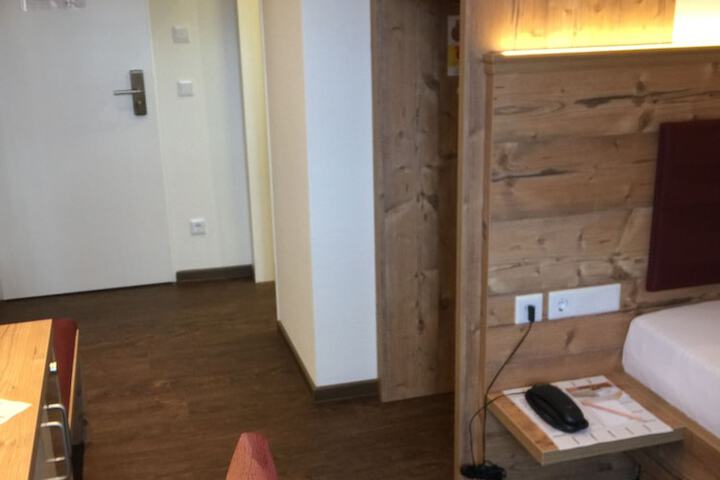 Room 10 of 51