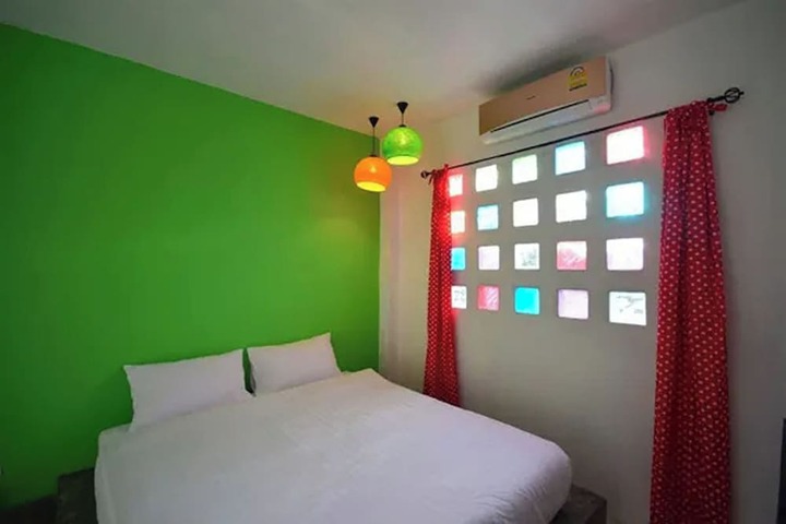 Room 13 of 76