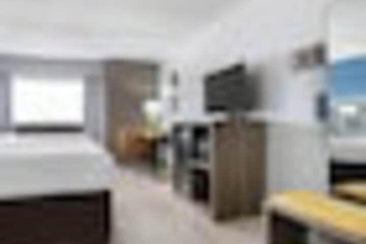 Room 41 of 213