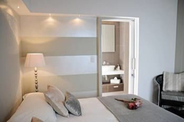 Room 17 of 33