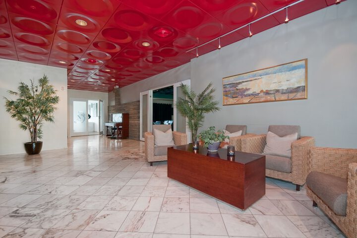 Guest Lobby