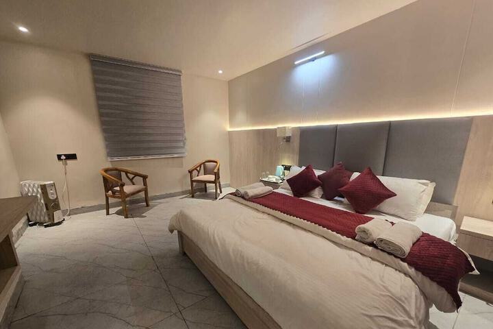 Room 4 of 11
