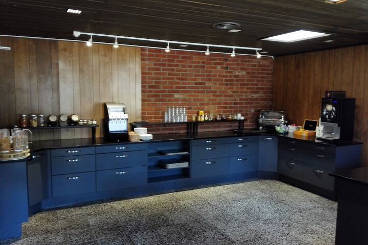 Breakfast/Coffee Service 23 of 44