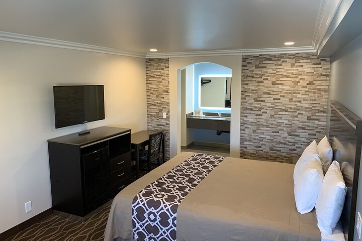 Standard | King Bed (4 of 31)