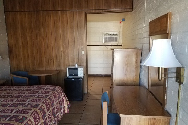 Room 6 of 14