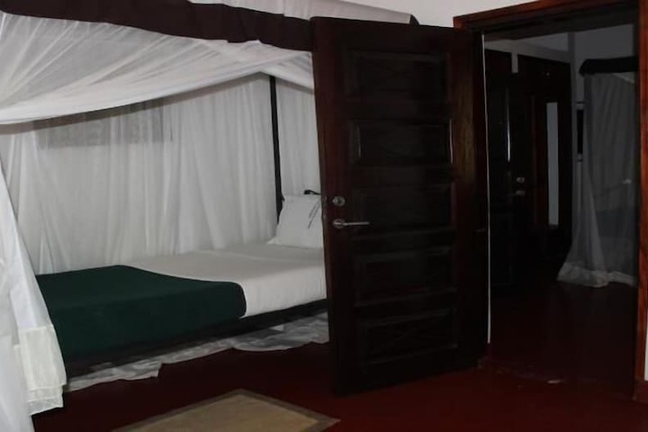 Room 4 of 11