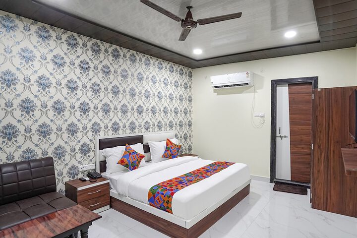 Room 15 of 28