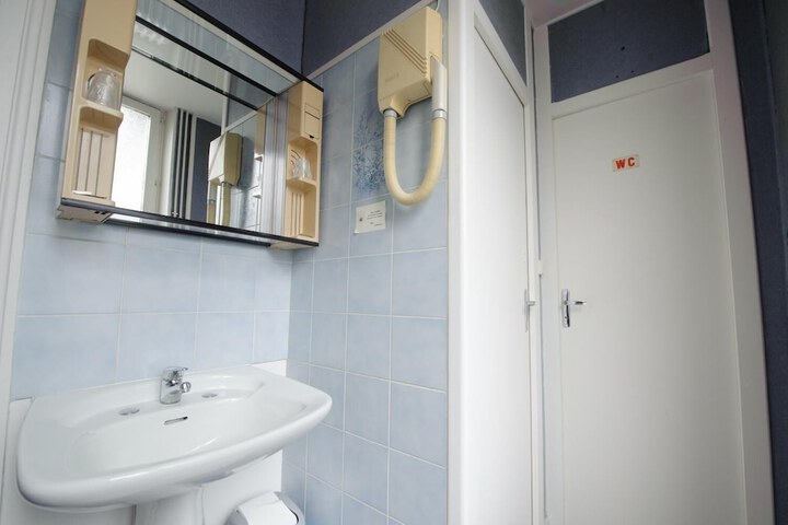 Room 12 of 16