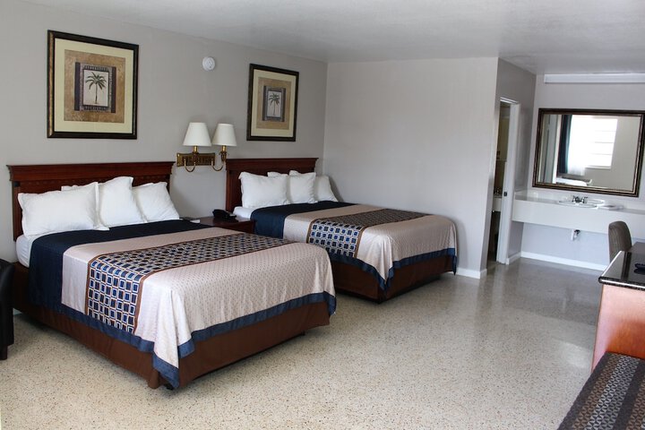 Room 5 of 9