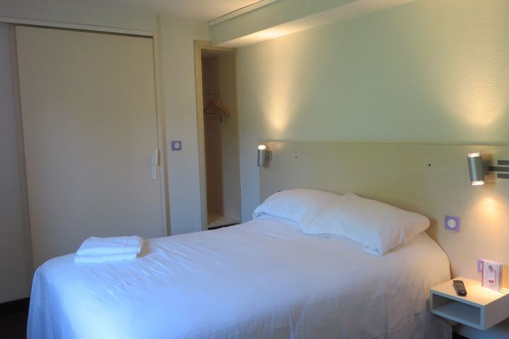 Room 12 of 48