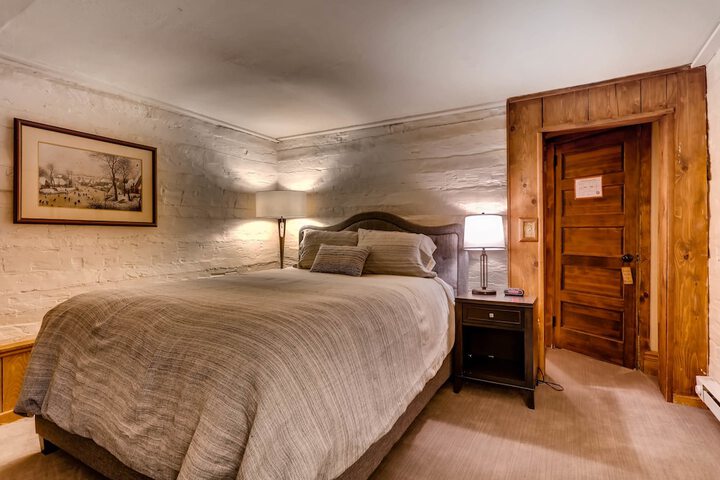 Room 7 of 48