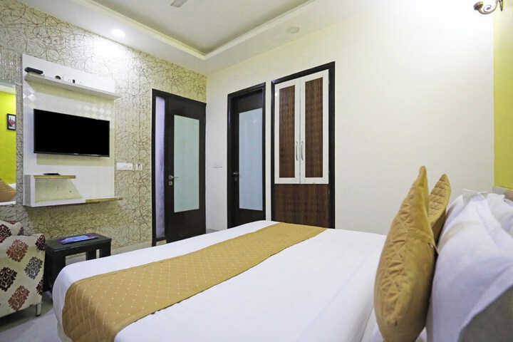 Room 44 of 76